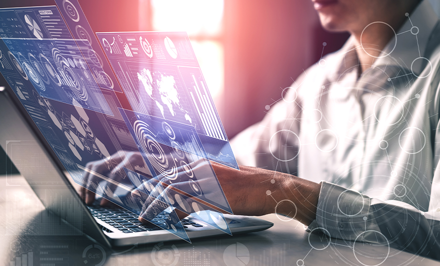 아주대학교 인공지능학과 대학원생들이 한국정보과학회 주최 <2025 한국소프트웨어종합학술대회(KSC2025)>에서 우수논문상과 우수발표논문상을 수상했다. 이번 대회에서 우리 학교 인공지능학과 석사과정 최명수 학생은 우수논문상을 수상했고,박사과정 연정흔 학생과 석박사 통합과정 박진주·김정현 학생은 각각 우수발표논문상을 수상했다.    우수논문상을 받은 최명수 학생은 '상호의존성을 고려한 강화학습 기반 순차적 그래프 데이터 증강 기법'으로 수상의 영예를 안았다. 이 논문을 통해 그는 강화학습을 활용해 그래프 데이터 증강을 순차적 의사결정 문제로 정식화하고, 의미 정보를 보존하는 방향으로 확률적 엣지 선택을 최적화하는 순차적 그래프 증강 알고리즘을 제안했다.     우수발표논문상을 받은 연정흔 학생은 '모듈 상호정보 기반 그래프 대조학습의 강건화와 생물학적 네트워크 응용'으로, 박진주·김정현 학생은 '그래프 구조 정보를 반영한 패스 디퓨전 기반 도메인 적응 방법론'으로 수상했다.